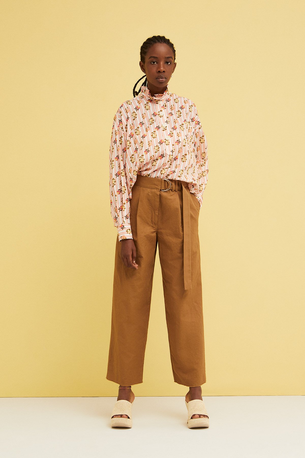 Trousers with pleats