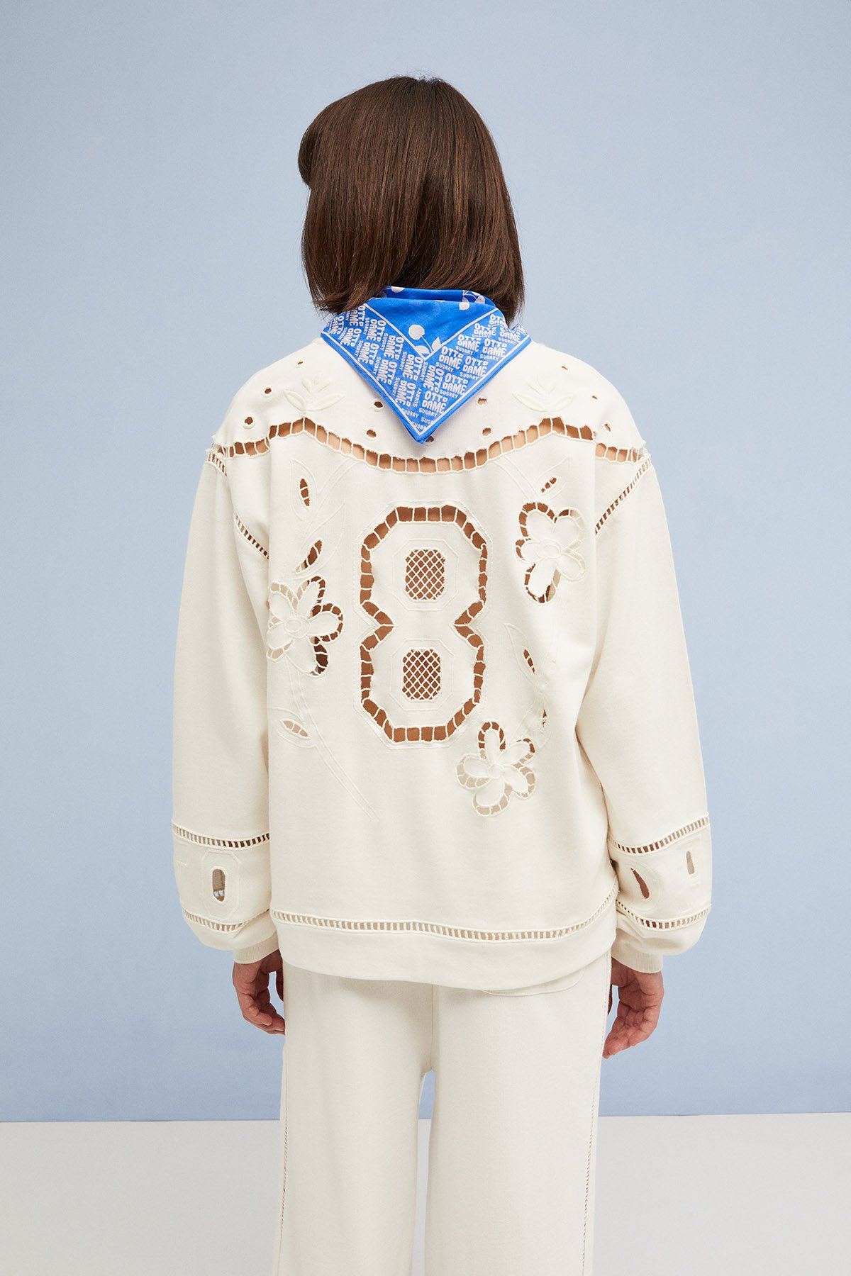 Sweatshirt with embroidery