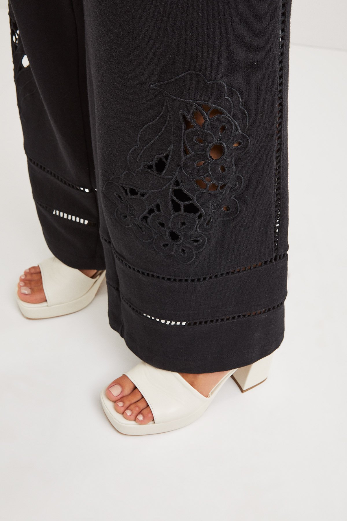 Palazzo trousers with embroidery
