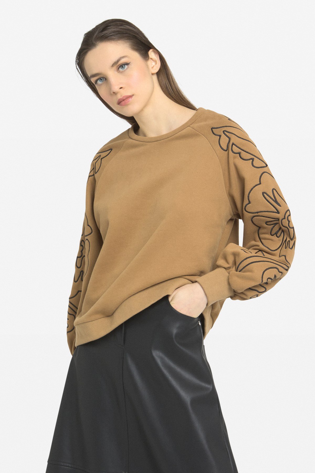 Sweatshirt with balloon sleeves