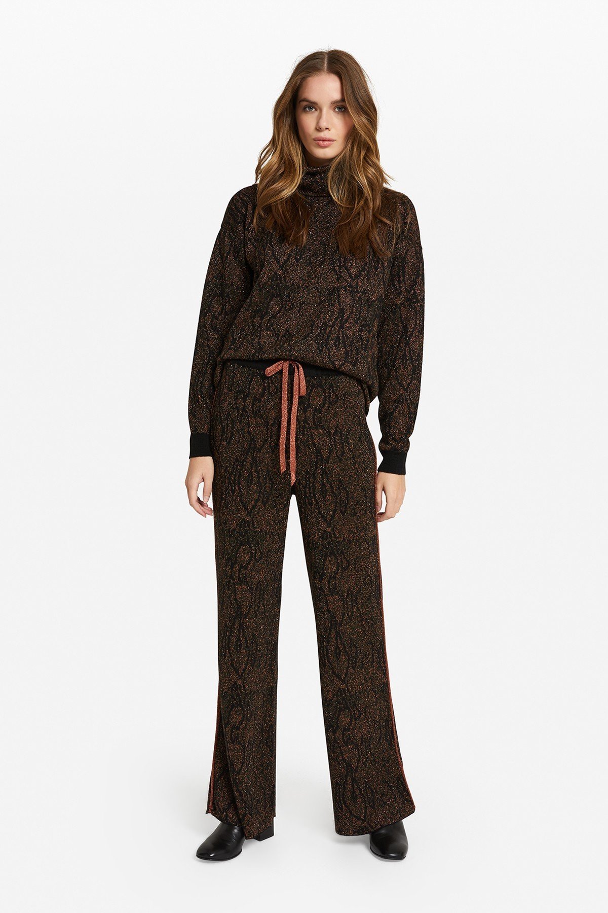 Knitted trousers with lurex details