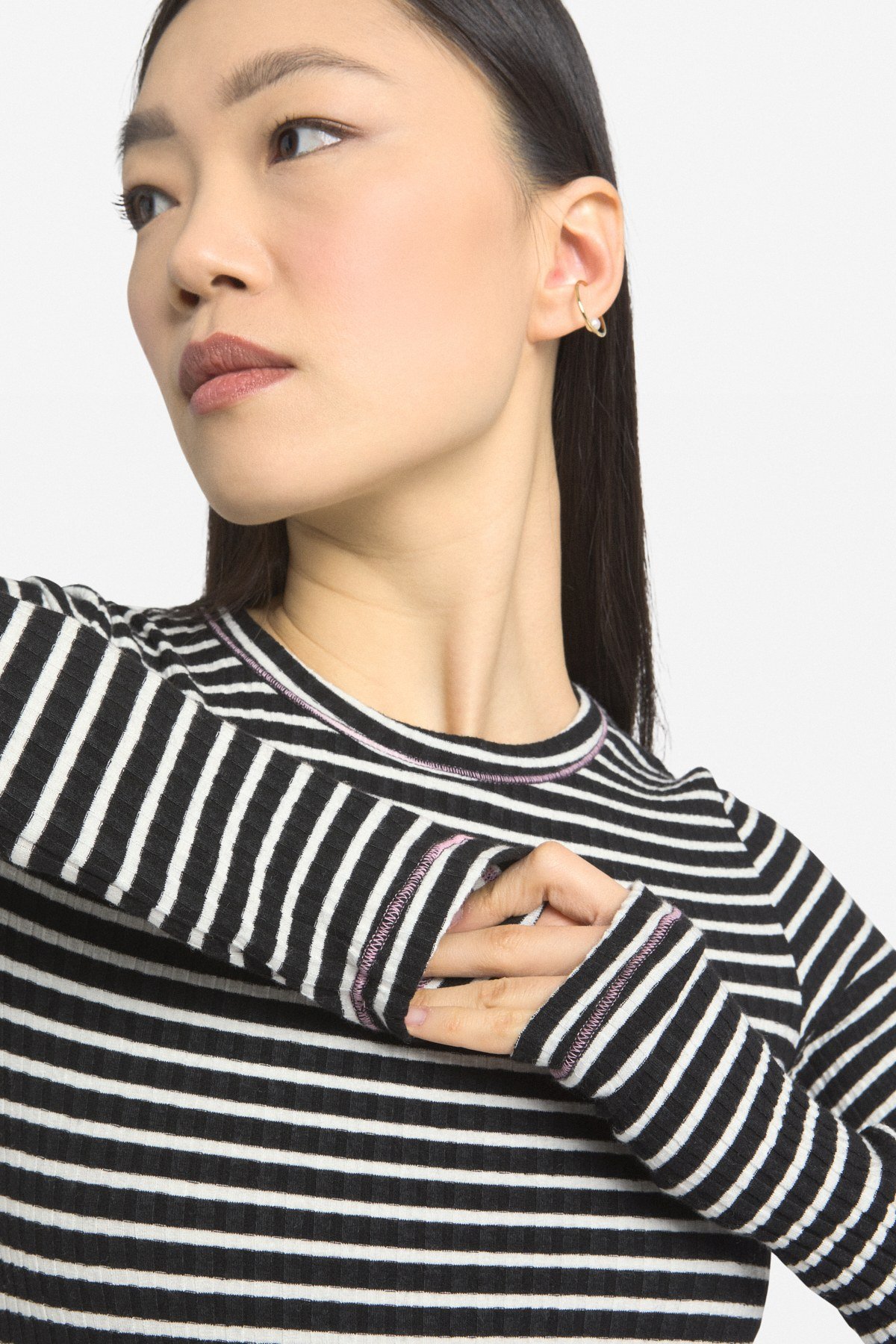 Round neckline sweater