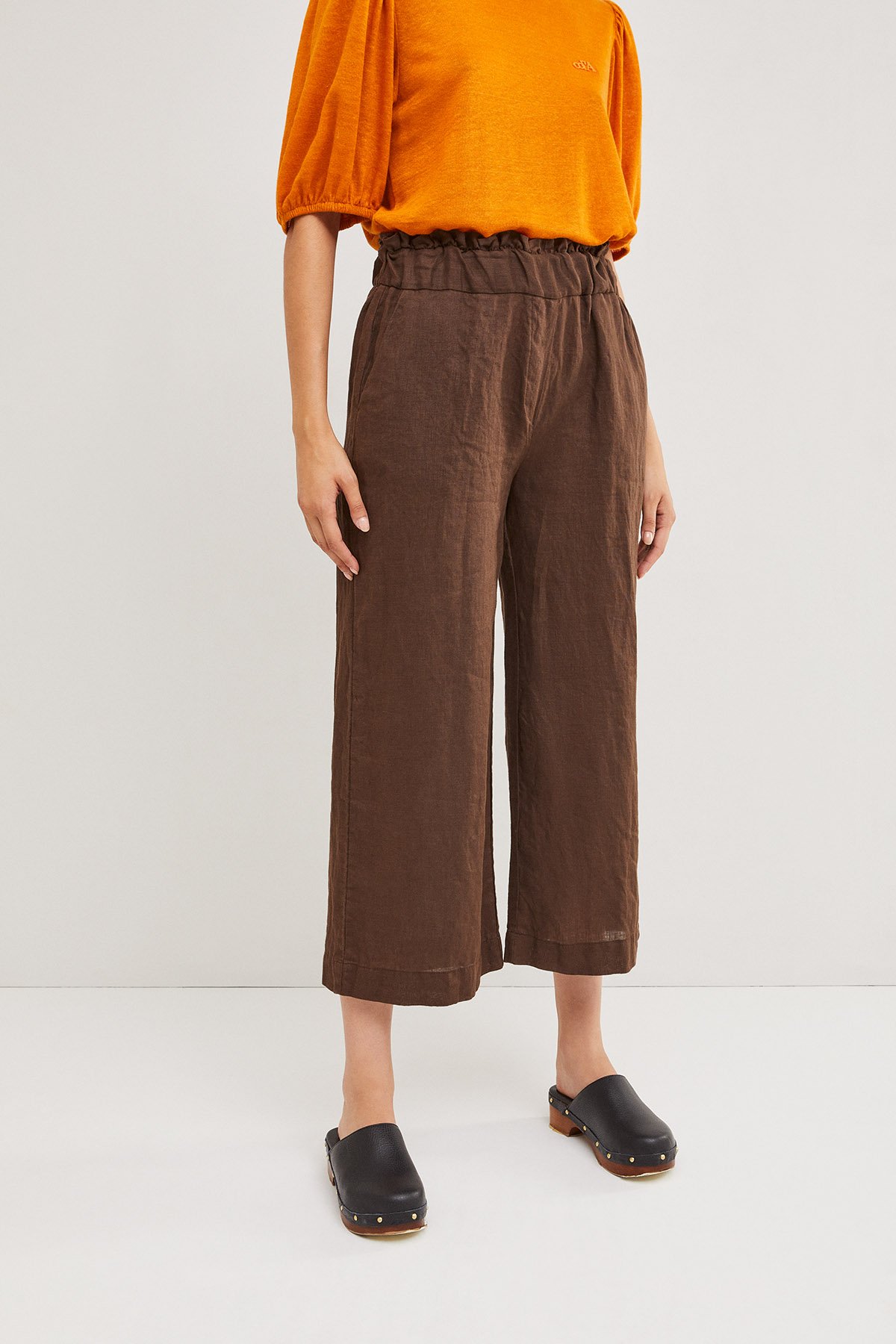 Linen cropped trousers