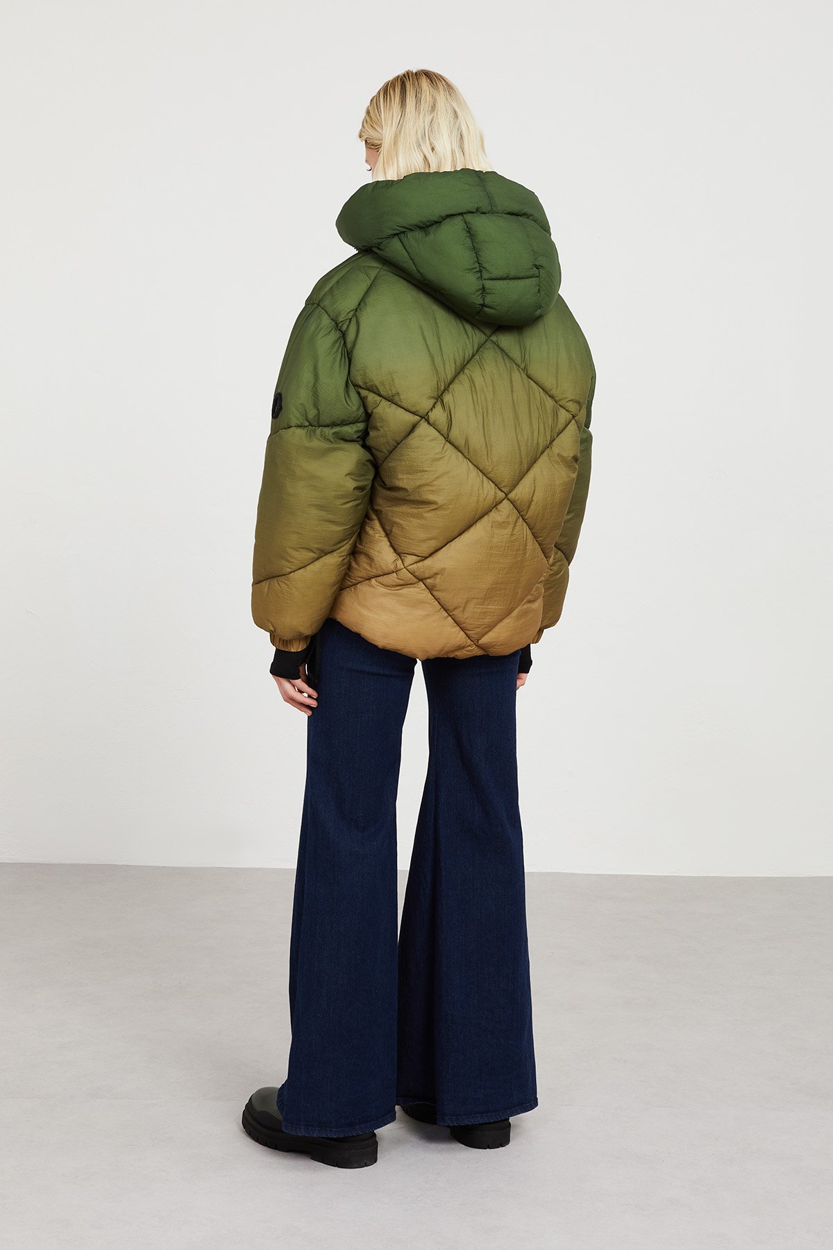 Oversized gradient effect short puffer jacket