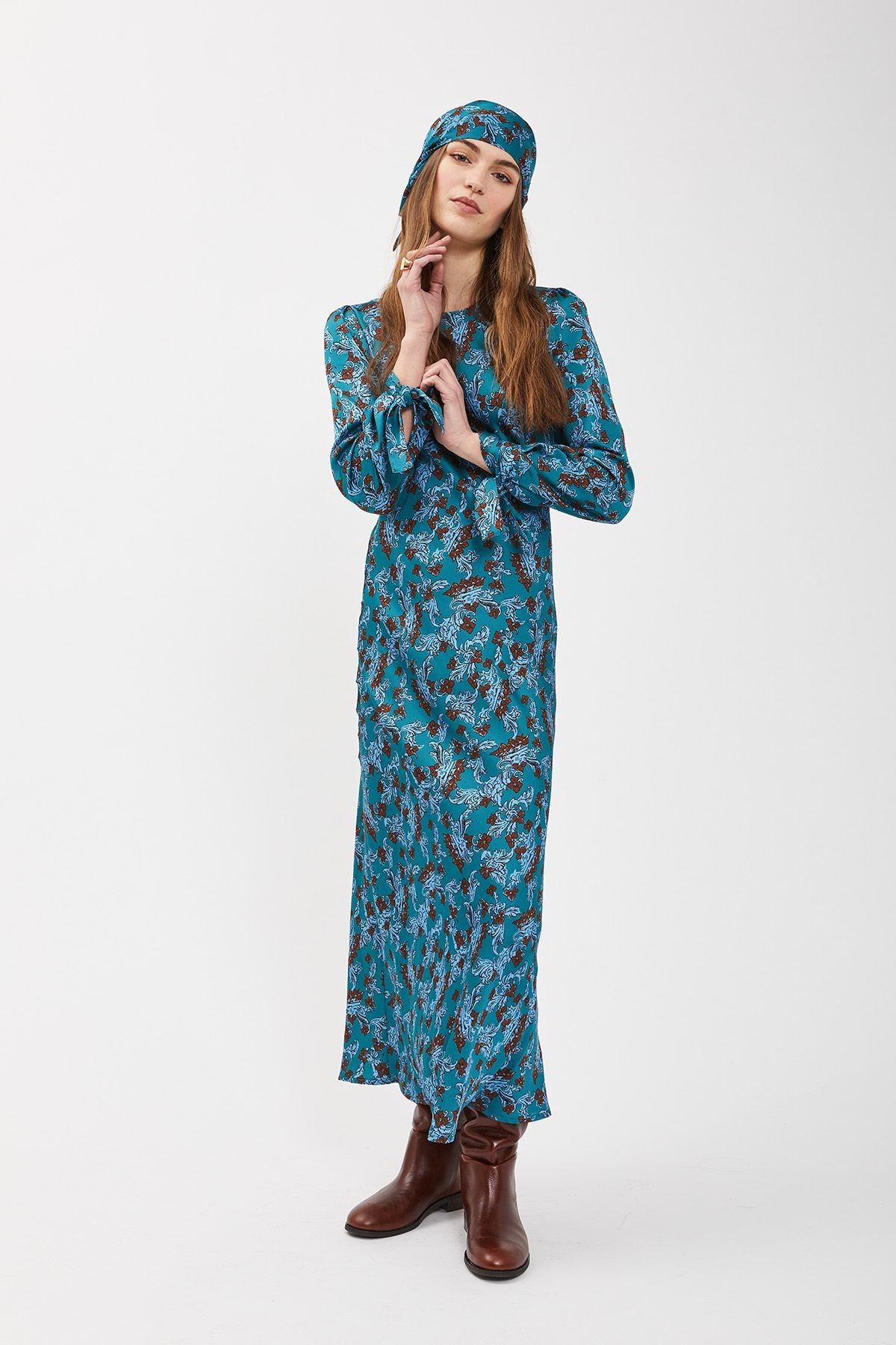 Patterned long dress with scarf