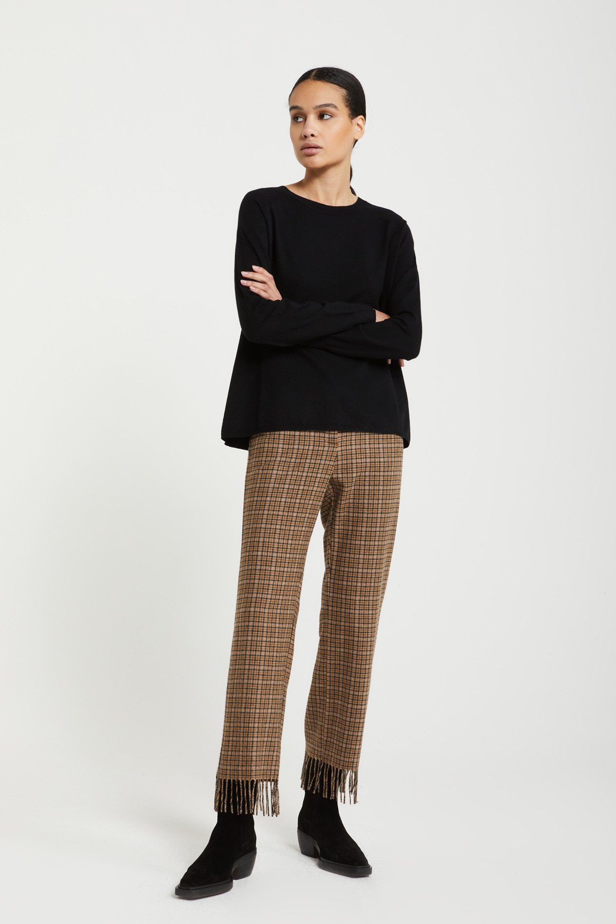Jumper with rounded neck